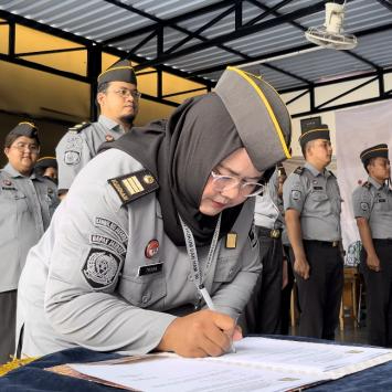 Penguatan WBK, Pegawai Bapas Jakarta Barat Lakukan Penandatanganan Komitmen Bersama dan Benturan Kepentingan